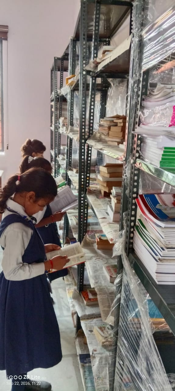 Aisles of 6,000+ volumes, competitive exam primers, and periodicals